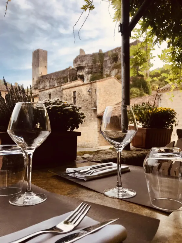 Restaurant avec terrasse, Gavaudun, L'Essentiel